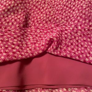 Banana Republic skirt. Size 10, length 21 inches. New